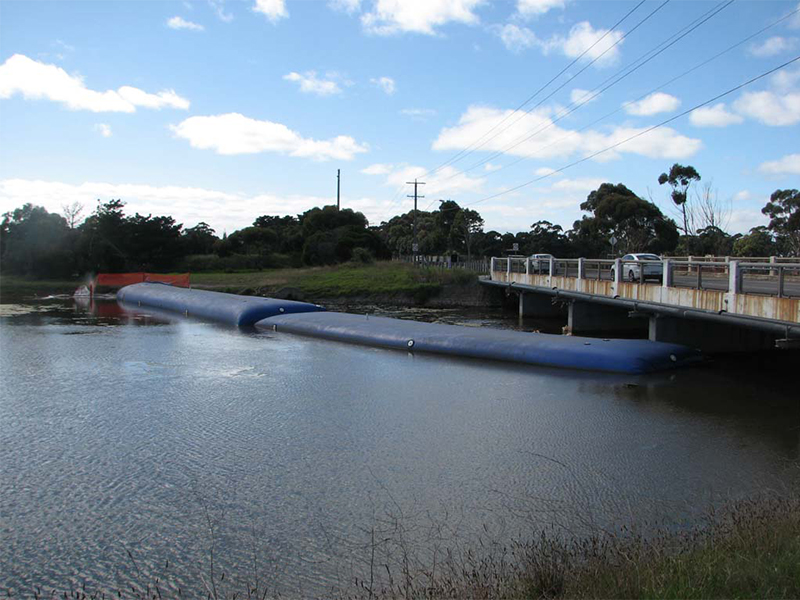 PVC protection barrier,inflatable flood defence barriers,inflatable flood defence barriers,water filled temporary dams