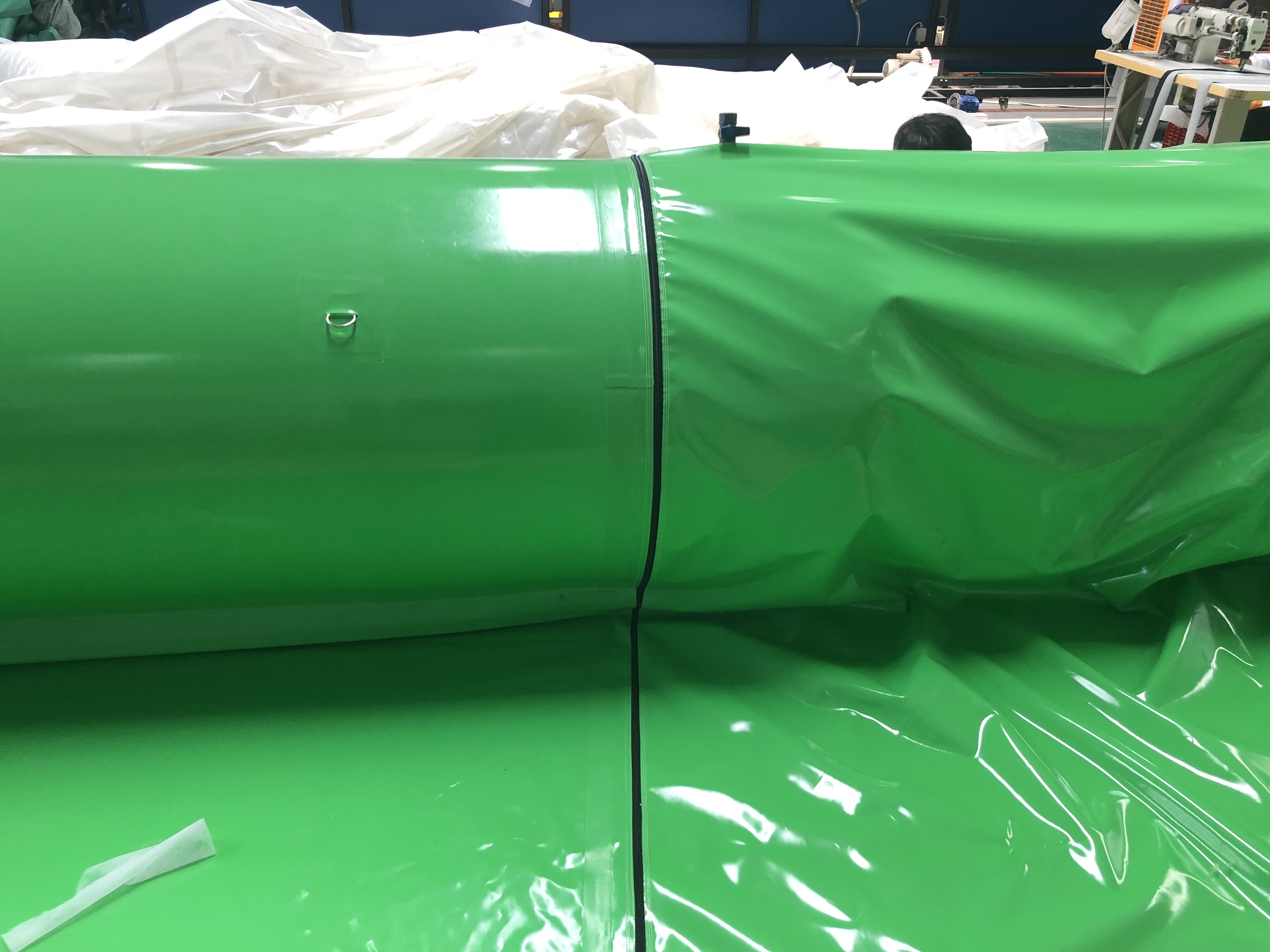residential flood protection barriers,temporary flood protection barriers,inflatable water barrier,water barrier,green inflatable flood barrier tube,Connection by zipper,inflatable flood barrier,green flood barrier