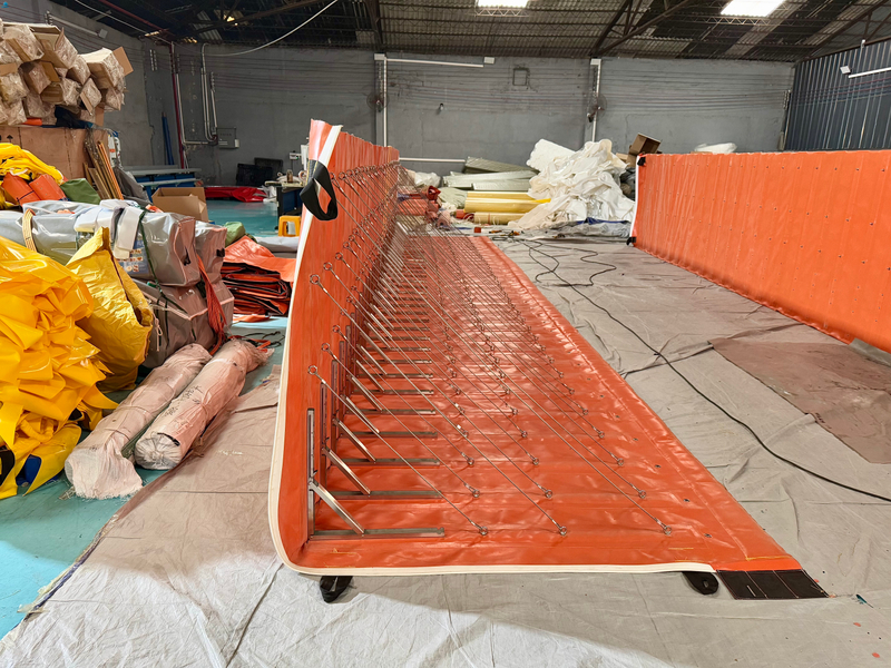 Flood Barrier: Splice-Type Retractable Levee with Gate