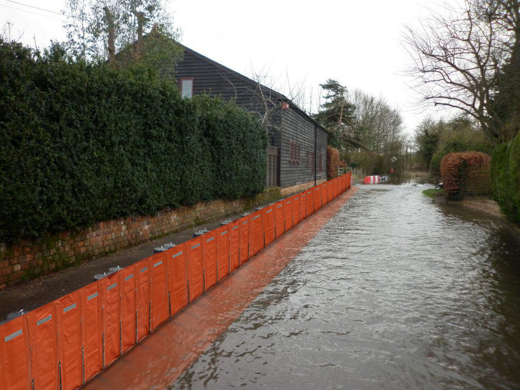 temporary flood protection barriers,reusable flood barrier,residential flood barrier