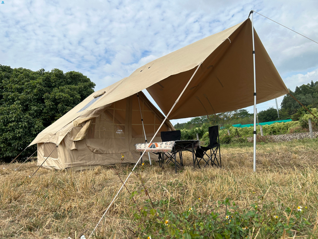 Large space inflatable easy set up camping tent