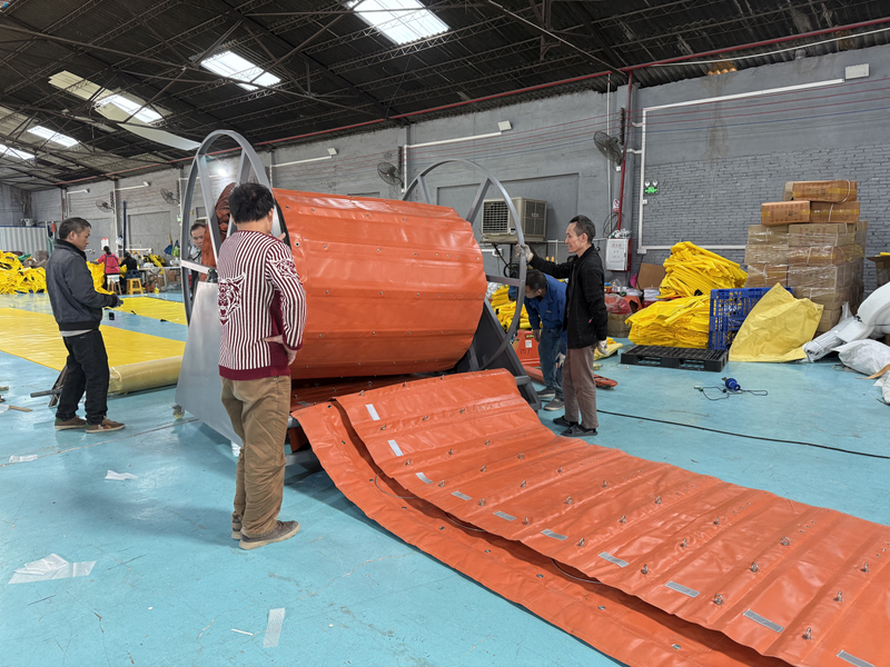 Flood Barrier: Splice-Type Retractable Levee with Gate