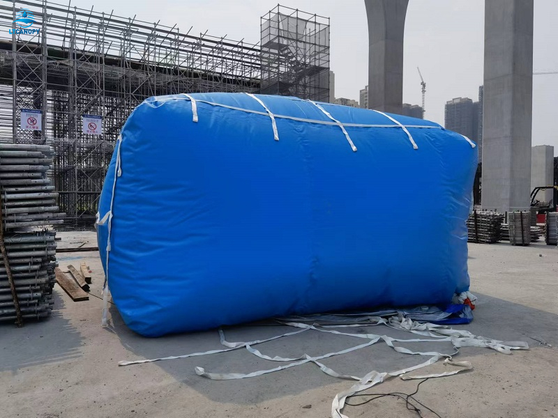 Blue Water Filled Bladder Tank for Construction Site