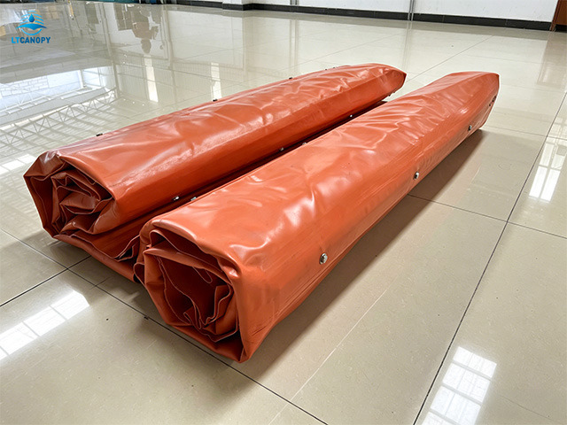 Perimeter Flood Barrier with Reflective Strap