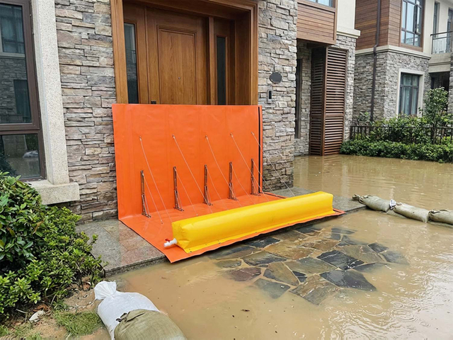 Water-Filled Flood Barrier Hose