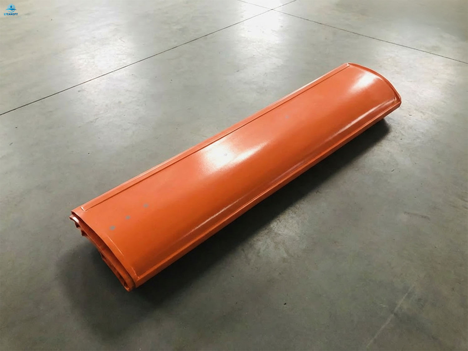 Water-Filled Flood Barrier with Hose for Home Protection