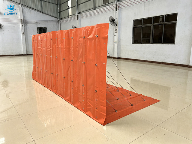 Perimeter Flood Barrier with Reflective Strap