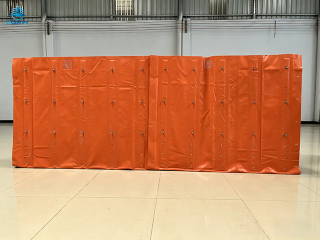 Perimeter Flood Barrier with Reflective Strap